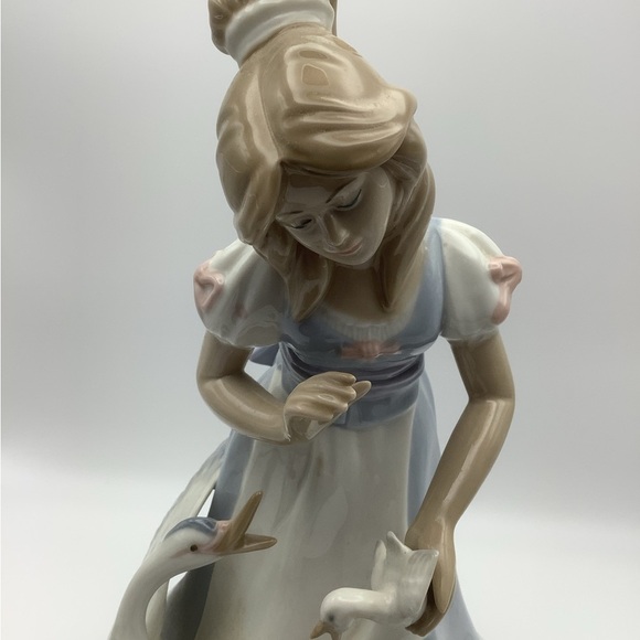 Cascades Spain 14” Porcelain Figurine Girl  with Geese - Picture 3 of 13